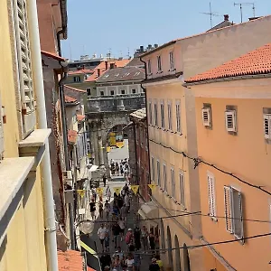 Dejan 2-top Centar-old Town , Pula Croatie