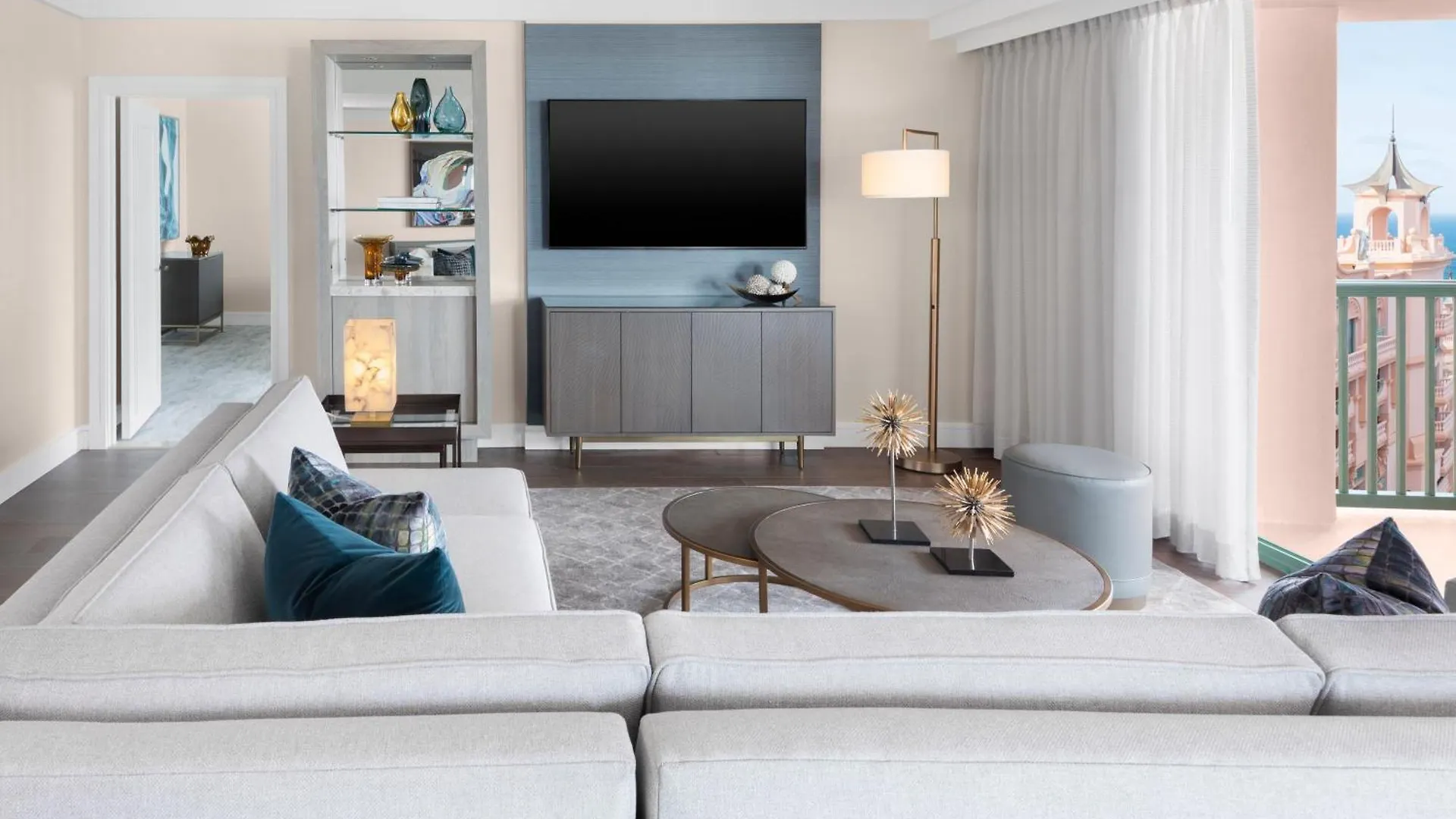 Курортный комплекс Отель The Royal At Atlantis Creek Village